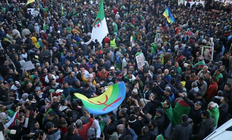 آلاف المتظاهرين ينادون بـ"جزائر جديدة" في الذكرى الثانية للحراك الشعبي 1