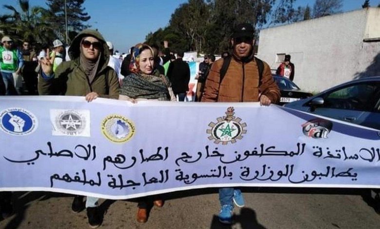 الأساتذة "المكلفون خارج الإطار" يلوحون بالإضراب 1