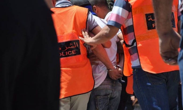 اعتقال خمسة أشخاص أحدهما موظفي شرطة لتورطهم بتزوير جوازات التلقيح 1