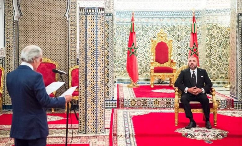الملك محمد السادس يستقبل والي بنك المغرب بالقصر الملكي بفاس 1