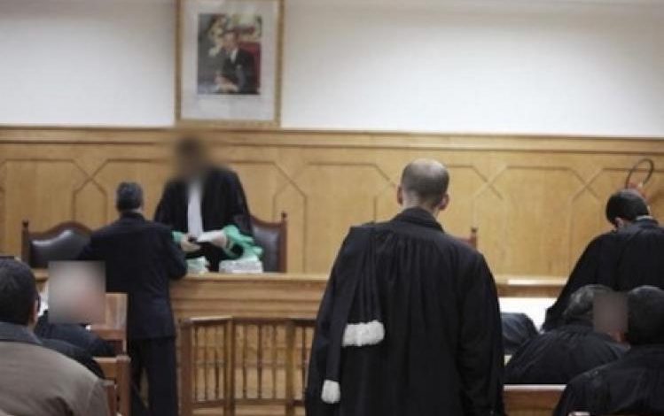 أب يلجأ إلى القضاء ضد مغني مغربي بسبب "استغلاله" لابنته 1