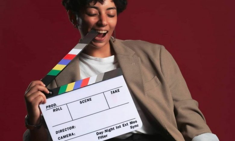 أصغر مخرجة مغربية تستعد لعرض فيلمها في القاعات السينمائية