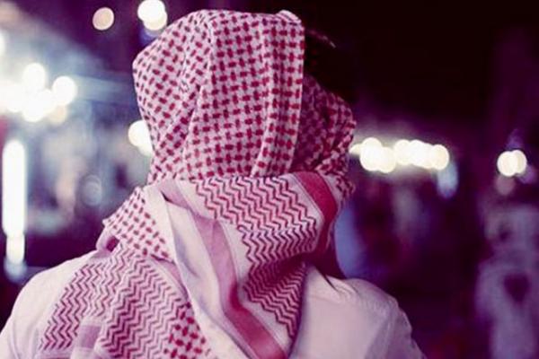 الحبس لشبان تورطوا في ابتزاز مواطن خليجي بفيديوهات مخلة 1