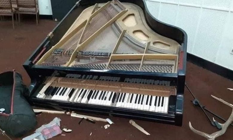 فيديو يظهر طالبان تحرق آلات موسيقية وتسب فنانين 1 فيديو يظهر طالبان تحرق آلات موسيقية وتسب فنانين