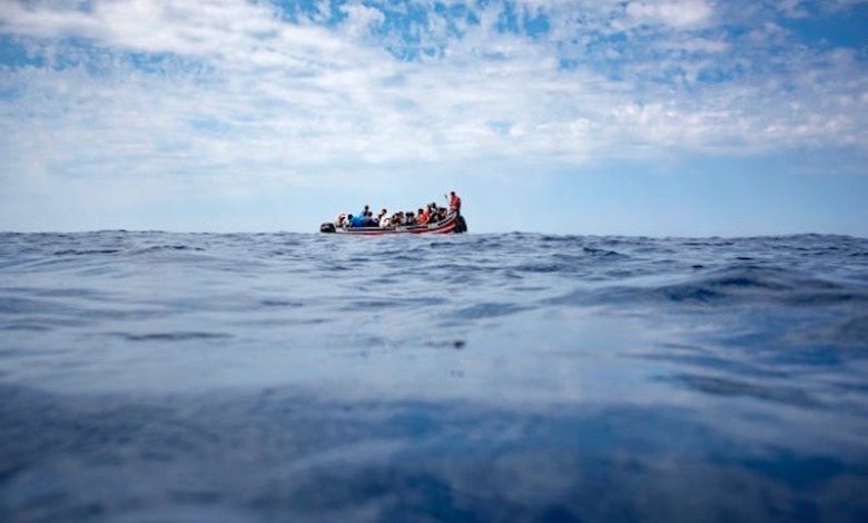 منصة نفطية تنقذ 70 مهاجرا من الغرق 1 منصة نفطية تنقذ 70 مهاجرا من الغرق